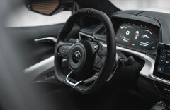 Lotus Emira V6 First Edition, KEF, ZÁRUKA