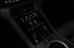 Porsche Taycan Turbo S, keramiky, karbon, PDCC, Matrix