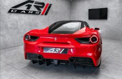 Ferrari 488 GTB, LEDs karbon, JBL, lift