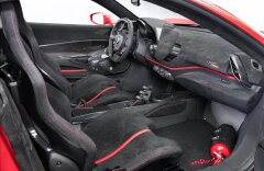 Ferrari 488 Pista coupe, JBL, lift, navigace