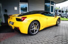 Ferrari 458 Italia, karbon paket, titan. výfuky, top stav