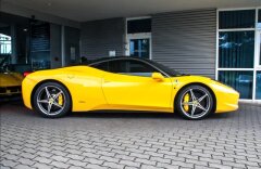 Ferrari 458 Italia, karbon paket, titan. výfuky, top stav