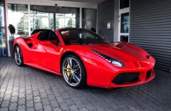 Ferrari 488 Spider, karbonová sedadla, kamera, skladem