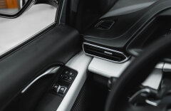 Lotus Emira V6 First Edition, KEF, ZÁRUKA