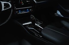 BMW Řada 5 4,4 M550i xDrive, H/K, HEAD-UP, PANO, LASER