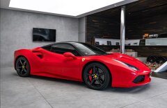 Ferrari 488 GTB, LEDs karbon, JBL, lift