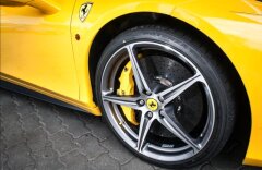 Ferrari 458 Italia, karbon paket, titan. výfuky, top stav
