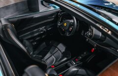 Ferrari 488 SPIDER, CARBON, passenger displej, CZ