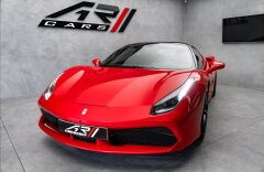 Ferrari 488 GTB, LEDs karbon, JBL, lift