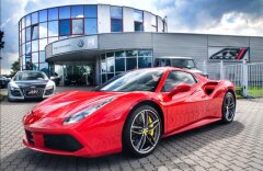 Ferrari 488 Spider, karbonová sedadla, kamera, skladem