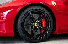 Ferrari 488 GTB, LEDs karbon, JBL, lift