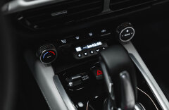 Lotus Emira V6 First Edition, KEF, ZÁRUKA