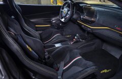Ferrari 488 Pista, karbon, lift, JBL, tricolore