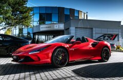 Ferrari F8 3,9 F8 Spider V8, karbon, kamera, Alcantara, CZ