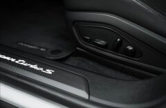 Porsche Taycan Turbo S, keramiky, karbon, PDCC, Matrix