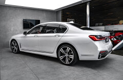 BMW 750 4.4 750i xDrive AT