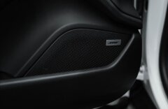Porsche Taycan Turbo S, keramiky, karbon, PDCC, Matrix