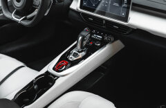 Lotus Emira V6 First Edition, KEF, ZÁRUKA