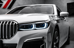 BMW 750 4.4 750i xDrive AT