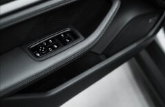 Porsche Taycan Turbo S, keramiky, karbon, PDCC, Matrix