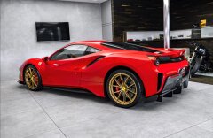 Ferrari 488 Pista coupe, JBL, lift, navigace