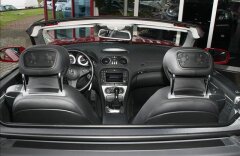 Mercedes-Benz SL 300, adaptivní tempomat a světlomety, audio HK