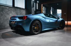 Ferrari 488 SPIDER, CARBON, passenger displej, CZ