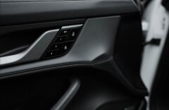 Porsche Taycan Turbo S, keramiky, karbon, PDCC, Matrix