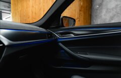 BMW Řada 5 4,4 M550i xDrive, H/K, HEAD-UP, PANO, LASER
