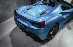Ferrari 488 SPIDER, CARBON, passenger displej, CZ