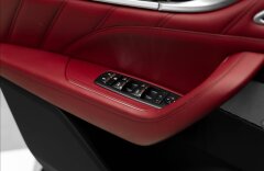 Maserati Levante 3,8 TROFEO, V8, PANO, KARBÓN