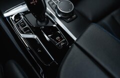 BMW Řada 5 4,4 M550i xDrive, H/K, HEAD-UP, PANO, LASER
