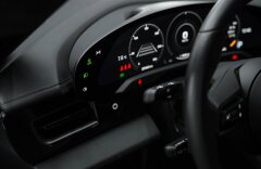 Porsche Taycan Turbo S, keramiky, karbon, PDCC, Matrix