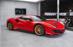 Ferrari 488 Pista coupe, JBL, lift, navigace