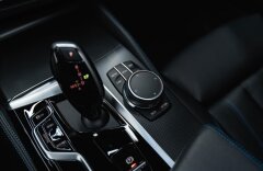 BMW Řada 5 4,4 M550i xDrive, H/K, HEAD-UP, PANO, LASER