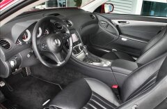 Mercedes-Benz SL 300, adaptivní tempomat a světlomety, audio HK