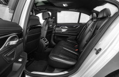 BMW 750 4.4 750i xDrive AT