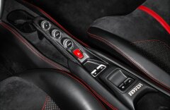 Ferrari F8 3,9 F8 Spider V8, karbon, kamera, Alcantara, CZ