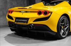 Ferrari F8 3,9 TRIBUTO, SPIDER, LIFT, KAMERA, ZÁRUKA