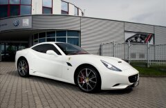 Ferrari California 4,3 Diamond kola Magnetic ride