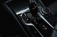 BMW Řada 5 4,4 M550i xDrive, H/K, HEAD-UP, PANO, LASER