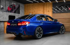 BMW M5 4,4 xDrive, VÝFUKY, CARBON-CERAMIC, 360, B&W