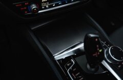 BMW Řada 5 4,4 M550i xDrive, H/K, HEAD-UP, PANO, LASER
