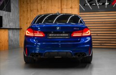 BMW M5 4,4 xDrive, VÝFUKY, CARBON-CERAMIC, 360, B&W