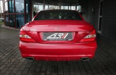 Mercedes-Benz SL 300, adaptivní tempomat a světlomety, audio HK