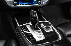 BMW 750 4.4 750i xDrive AT