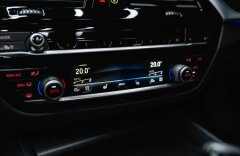 BMW Řada 5 4,4 M550i xDrive, H/K, HEAD-UP, PANO, LASER