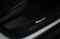Porsche Taycan Turbo S, keramiky, karbon, PDCC, Matrix