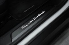 Porsche Taycan Turbo S, keramiky, karbon, PDCC, Matrix