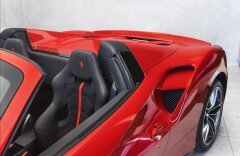 Ferrari 488 Spider, karbonová sedadla, lift, kamera, skladem!!
